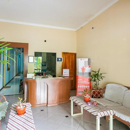 Reddoorz Syariah @ Sakinah Guesthouse Sragen Exteriör bild