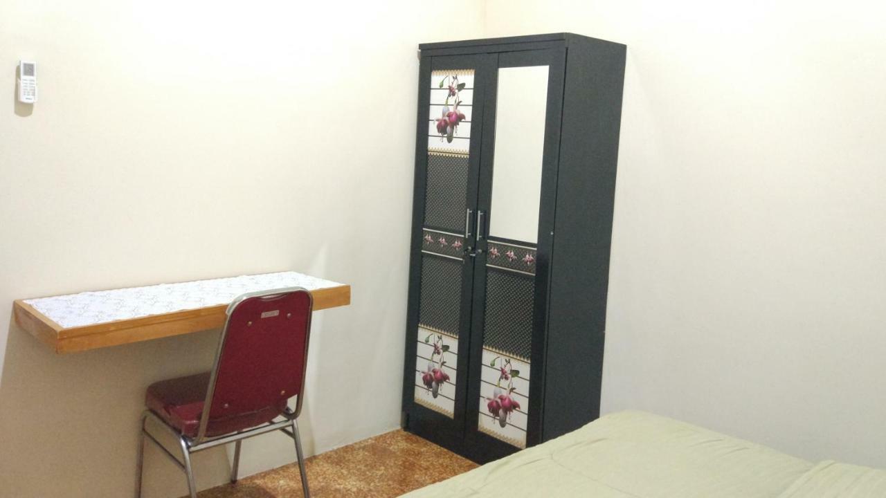 Reddoorz Syariah @ Sakinah Guesthouse Sragen Exteriör bild