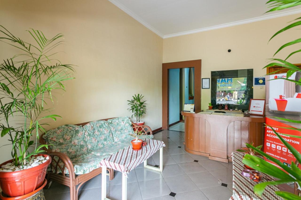 Reddoorz Syariah @ Sakinah Guesthouse Sragen Exteriör bild