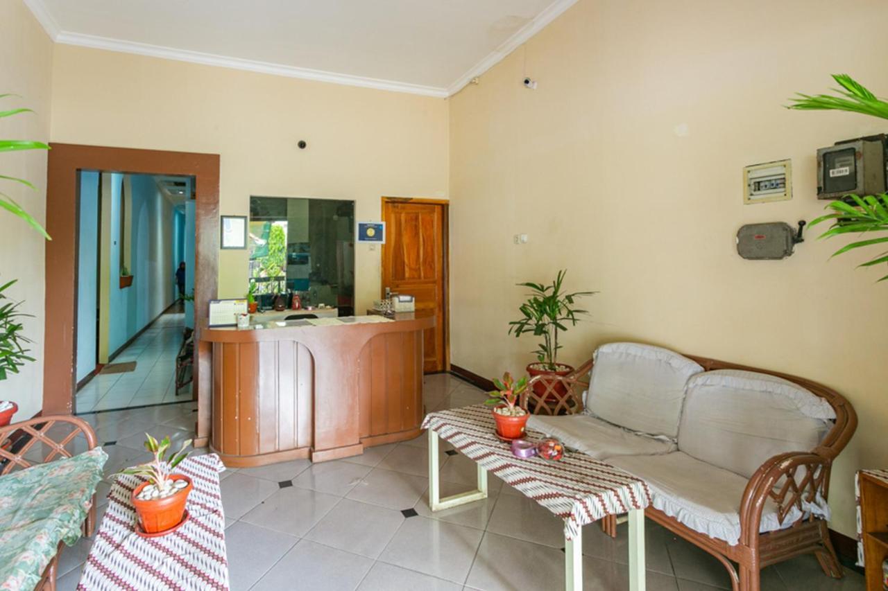 Reddoorz Syariah @ Sakinah Guesthouse Sragen Exteriör bild