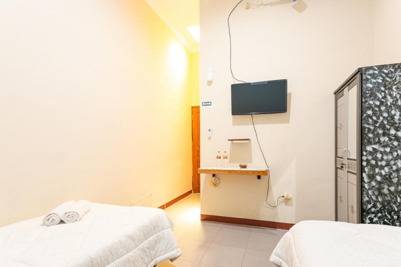 Reddoorz Syariah @ Sakinah Guesthouse Sragen Exteriör bild