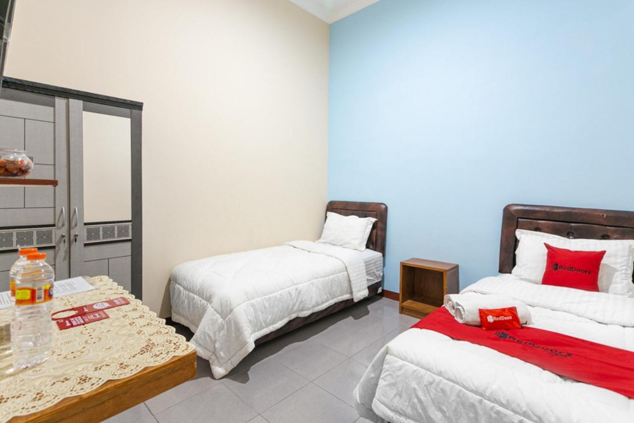 Reddoorz Syariah @ Sakinah Guesthouse Sragen Exteriör bild