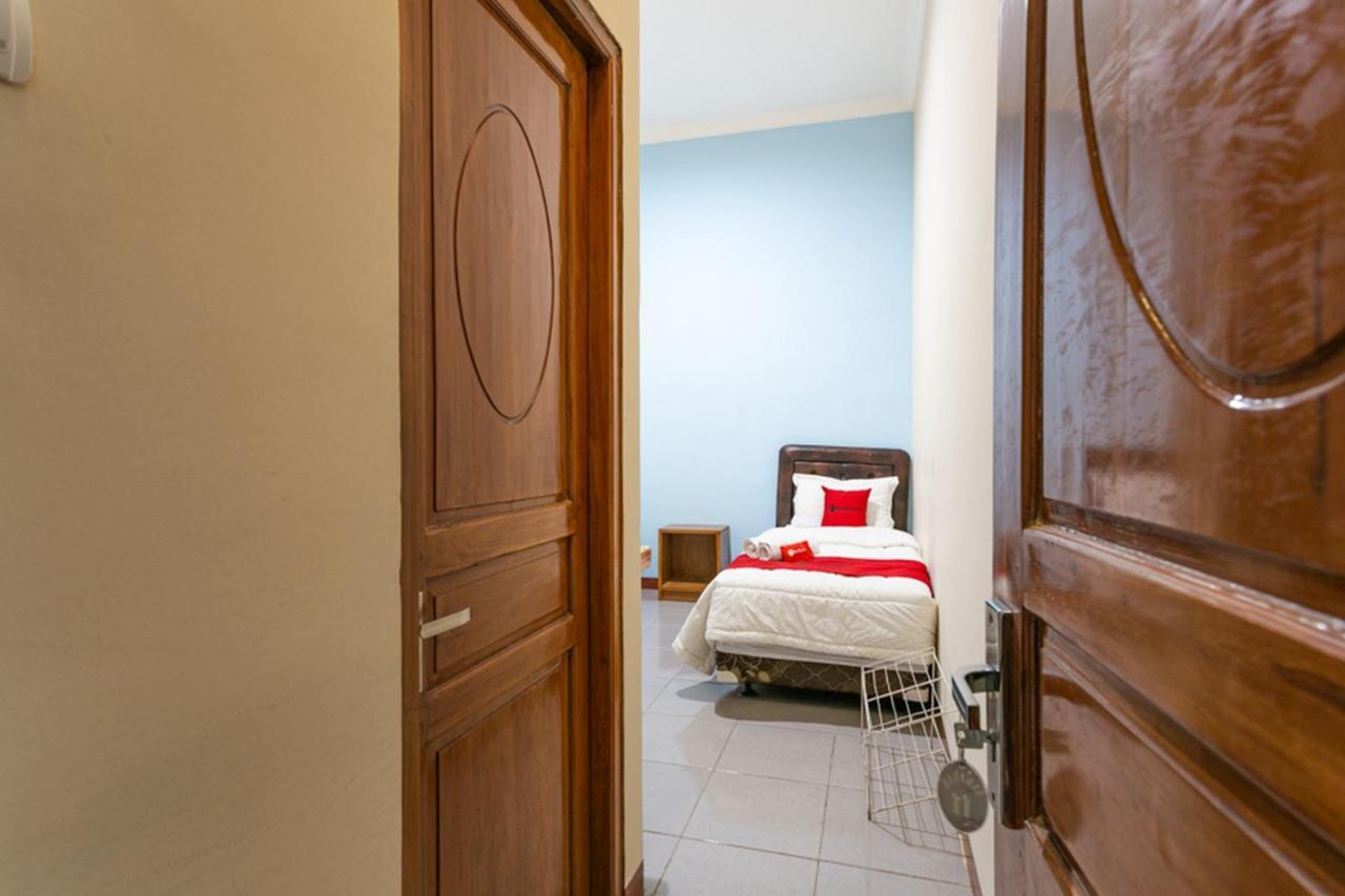 Reddoorz Syariah @ Sakinah Guesthouse Sragen Exteriör bild