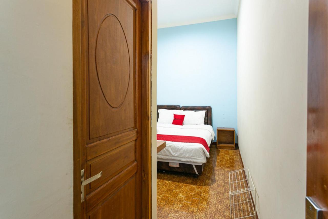 Reddoorz Syariah @ Sakinah Guesthouse Sragen Exteriör bild